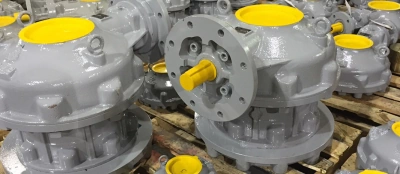 Manual and auxiliary gear assemblies